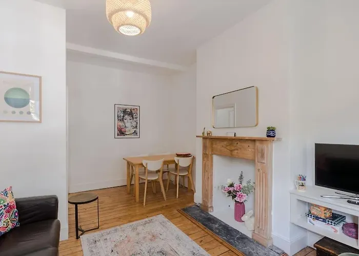 The Oval Abode